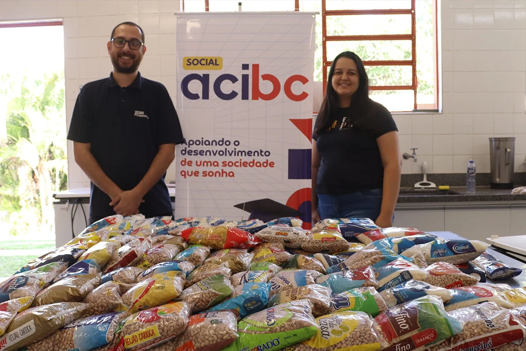 Alimentos arrecadados no show do NTX são doados pela ACIBC ao Espaço PIPA